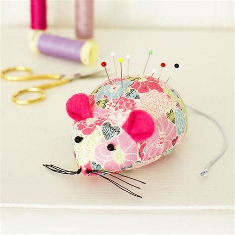 Keep Pins Handy With This Cute Mouse Pincushion To Sew | Pin cushions patterns, Sewing projects ...