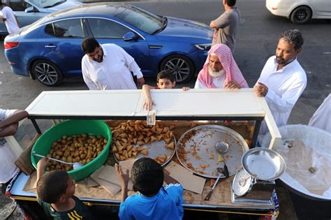 Saudi women allowed to operate food carts in Jeddah