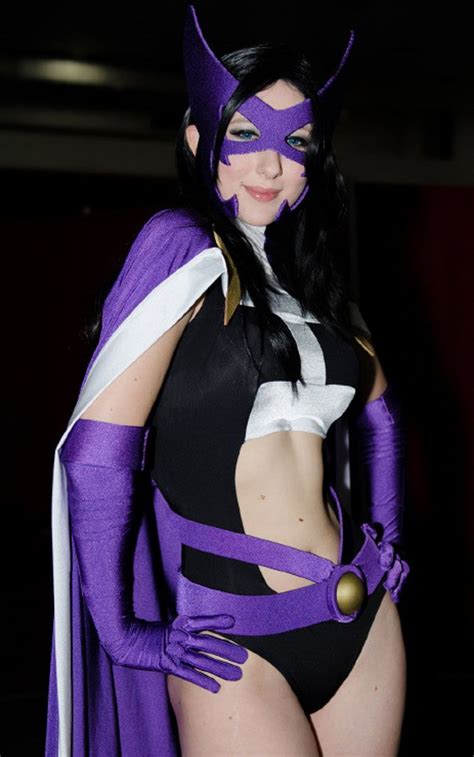 Huntress | Huntress cosplay, Cosplay woman, Batman cosplay