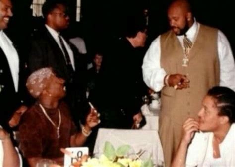 Tupac,Yaki Kadafi R.I.P ♡♡. Suge Knight and looks it might be security ...