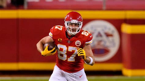 Travis Kelce Fantasy Football 2022 Outlook + Stats: Buy or Sell His ADP?