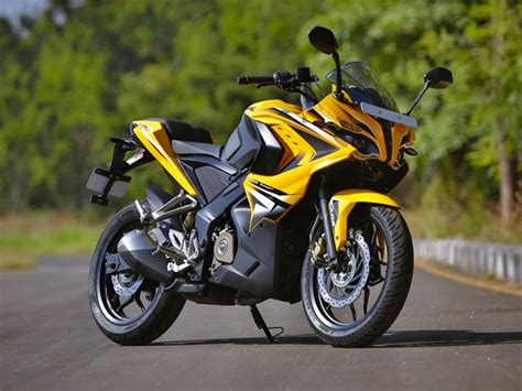 Over 1000 bookings for Bajaj Pulsar RS200 in one week - GaadiKey