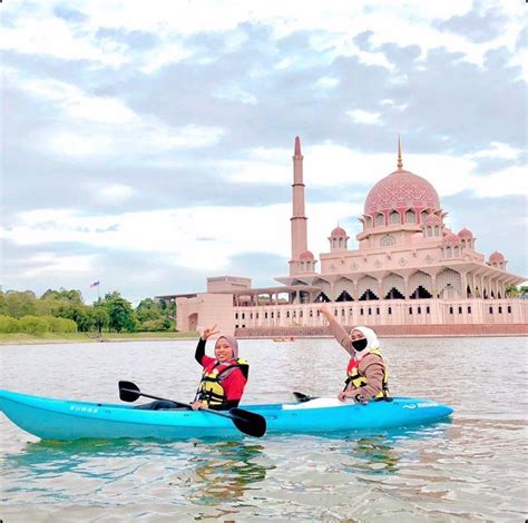 Kayak At Putrajaya Lake For Just RM10.60 An Hour