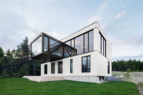 An amazing Modern Chalet With 360-degree Views In Quebec