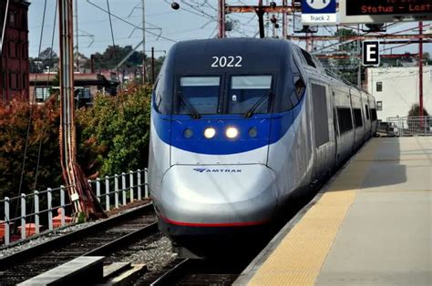 9 Major Differences Between Amtrak and Greyhound! - Train Conductor HQ