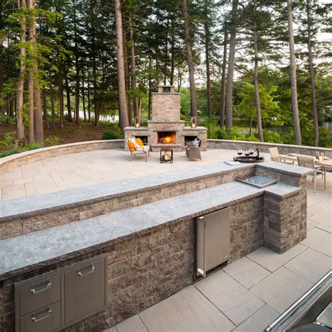 10 Outdoor Kitchen Countertop Ideas and Installation Tips