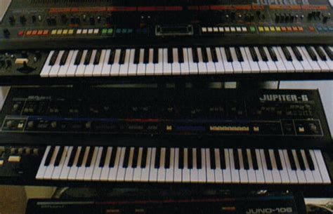 HOW TO KEEP YOUR VINTAGE SYNTHS SINGING | Performer Mag