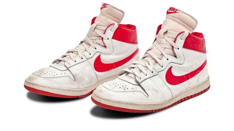 Michael Jordan's trainers sell for record $1.47m at auction - BBC News