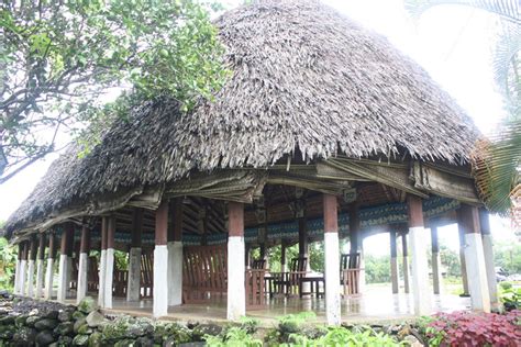 An old Samoan fale that still stands and is used today Source ...