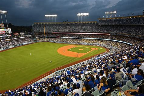 Dodgers vs. Giants live stream: How to watch Game 3 of NLDS on TBS via ...