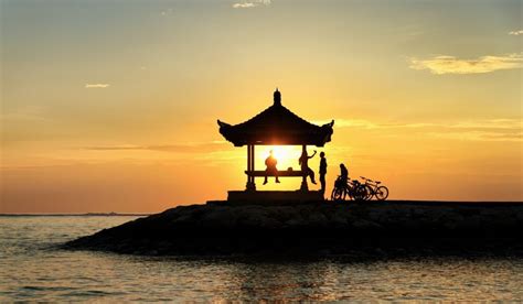 Visitbali - A Relaxing Walk Around Sanur Beach