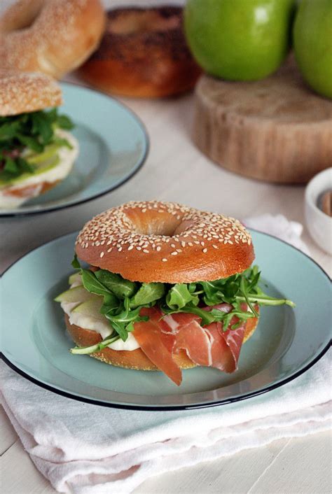 Sesame Bagel Sandwiches with Prosciutto and Apple - The Charming ...