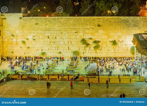 Night Scene of the Western Wall Editorial Photo - Image of landmark, crowd: 99536366