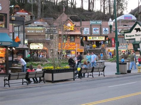 Gatlinburg - Great Smoky Mountains - 2FN Travel