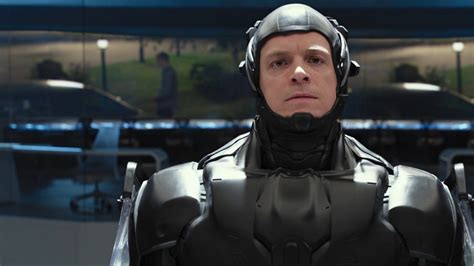 Joel Kinnaman Talks Disappointing RoboCop Reboot From 2014