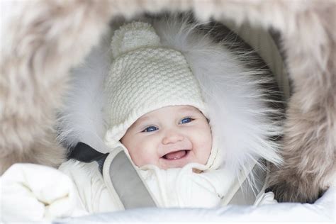 Baby im Winter richtig anziehen: 13 Tipps, damit euer Baby nicht friert | Baby winterkleidung ...