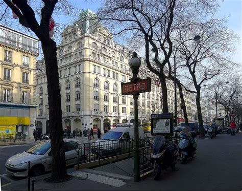 Boulevard Haussmann and the Grands Boulevards - Paris - Connecting Traveller