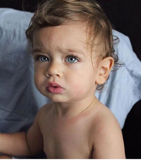 look at those blue eyes! cute little kiddo | Crianças bonitas, Crianças fofas, Bebes de olhos azuis