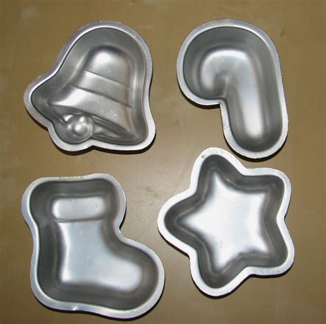 Cookie Cutter Corner (and Cake Pans too!): Christmas Cake Pans by Wilton