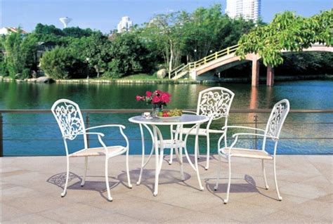 White Round Outdoor Metal Coffee Table Set- AK-T1/C1 at Rs 35000/set in ...