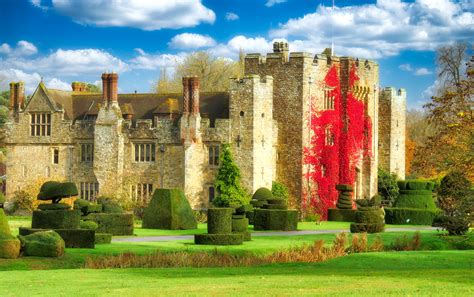 Hever Castle and Gardens Jigsaw Puzzle