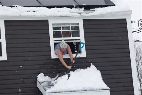 Cape Breton declares emergency as storm traps residents in their homes - The Globe and Mail