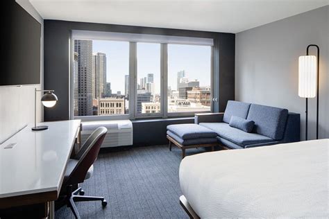 COURTYARD BY MARRIOTT CHICAGO DOWNTOWN/RIVER NORTH $129 ($̶2̶5̶0̶) - Updated 2023 Prices & Hotel ...