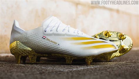 Besondere weiß-goldene Adidas X Ghosted "Mo Salah 100" Fußballschuhe ...