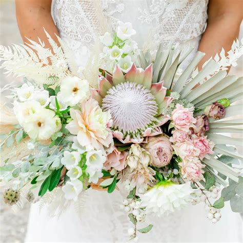 33 Protea Wedding Bouquets for the Wow-Factor in Your Arrangement