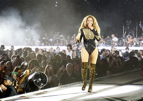 Beyonce Performs Live in Miami - Hot Celebs Home