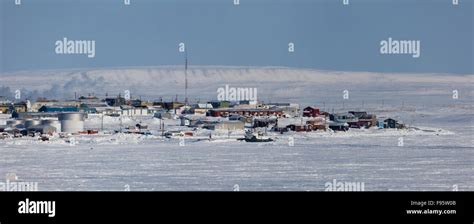 The town of Cambridge Bay, Nunavut, Canada Stock Photo - Alamy