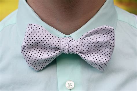 Bow Tie Tutorial | Handmade bows, Diy bow tie, Bowtie pattern