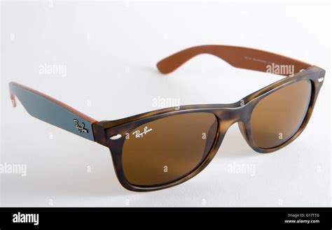 Ray Ban Wayfarer sunglasses in tortoise shell with blue arms Stock ...