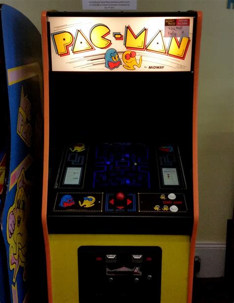 Original Pac-Man Machine (Carolina Arcade Museum) – Neko Random