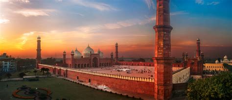 6 Most Beautiful & Largest Mosques in Pakistan | Zameen Blog