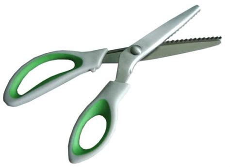 The 9 Best Fabric Scissors for Cutting Fabrics (2023)