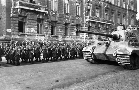 King Tiger tank of the schwere Panzer Abteilung 503. Tank number 234 Budapest 1944 | World War ...