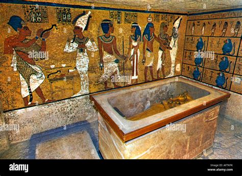 Tutankhamun mummy hi-res stock photography and images - Alamy