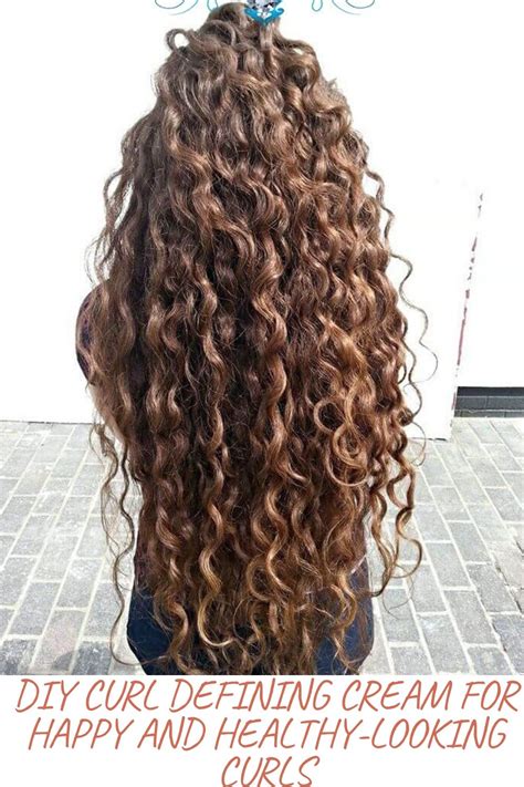 DIY CURL DEFINING CREAM FOR HAPPY AND HEALTHY-LOOKING CURLS