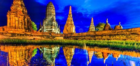 Wat Chaiwatthanaram in the Sunset Stock Photo - Image of bangkok, prayer: 37261072