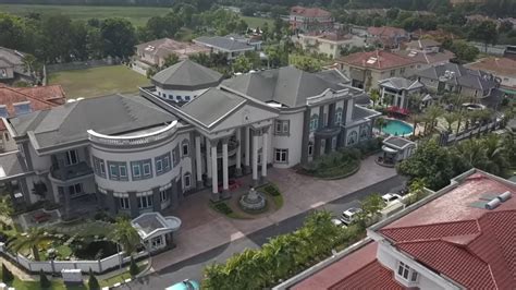 Take A Glimpse Into Aliff Syukri 'AS Palace' Grand Mansion