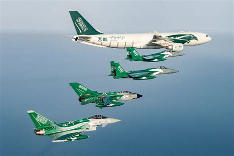 IMAGENS: Arábia Saudita comemora 88 anos e aeronaves da RSAF recebem pinturas especiais