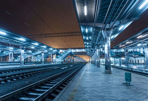 railway station at night train platform in fog PD2JH45 - B1P Group