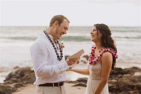 Maui Beach Wedding / Maui Wedding Photographer - theforwardsphoto.com