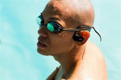 ThinkTech NG: CES: SONY’S WATERPROOF WALKMAN SPORTS MP3 PLAYER MAKES SWIMMERS HAPPIER