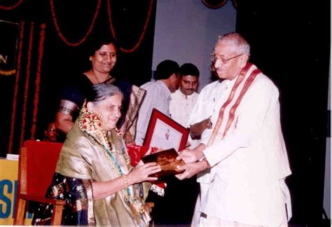 Sudha Murthy | Sudha Murthy Biography | Sudha Murthy Awards