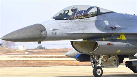 F-16 Fighting Falcon in Action at South Korea - YouTube