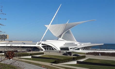 Checking out the not so modest Milwaukee Art Museum | Quirky Travel Guy