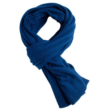 Elegant scarf knitted in cashmere. Beautiful deep blue colour