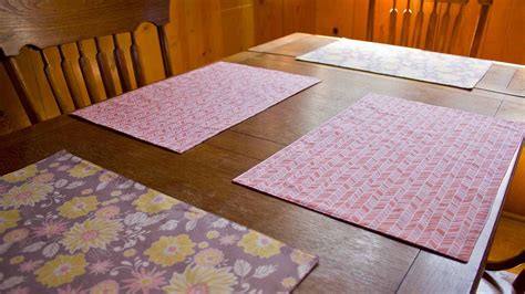 How To Sew A Reversible Placemat - this looks like something that I could actually do!! | How to ...